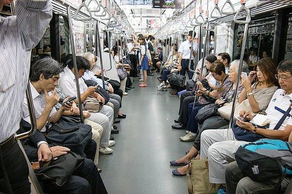 3. "Amerika'dan Japonya'ya taşınan biri olarak aklıma gelen ilk kültür şoku kesinlikle metro."