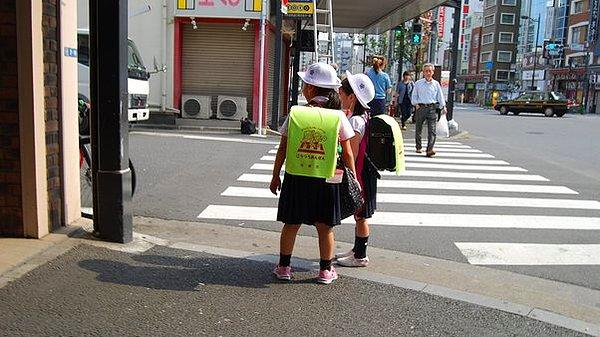 6. "Japonya'da küçük çocuklar kendi başlarına her işlerini hallediyor!"