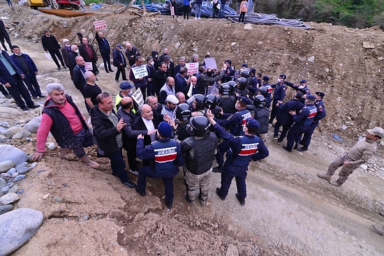 Trabzon'da 'HES' Yapımını Protesto Edenlerle Jandarma Arasında Gerginlik