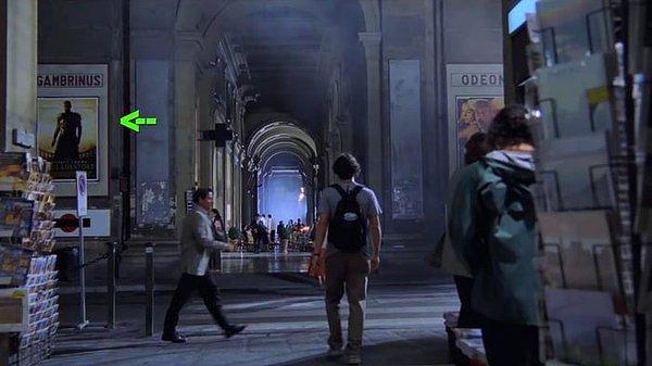 11. 2001 yapımı Hannibal'da, Gladyatör filminin afişi yer alıyor, çünkü her iki film de Ridley Scott imzası taşıyor.