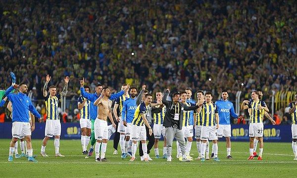 Bu sonuçla birlikte Fenerbahçe puanını 59'a yükselterek ligde 2. basamağa yükseldi.