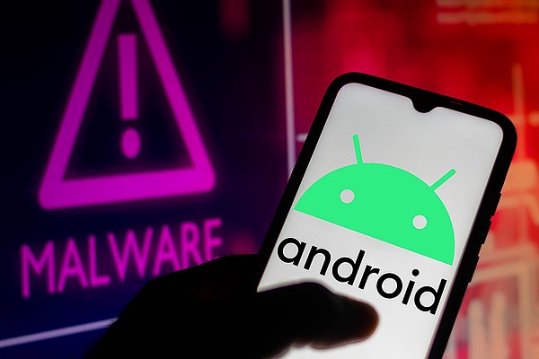 The Wall Street Journal kötü amaçlı uygulamalardan en az 60 milyon Android kullanıcısının etkilendiğini yazdı.