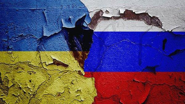Rusya'nın Şubat ayında Ukrayna'yı işgal etmesiyle iki ülke arasında başlayan çatışmalar devam ediyor. Tüm dünyanın gözleri bu savaşın üzerindeyken, Ukrayna'da ortaya çıkan aşırı sağcı grup 'Azak (Azov) Taburu' da merak konusu oldu.