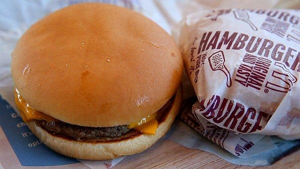 1. McDonald's her yıl 2.5 milyar hamburger satıyor. Bu, her gün, her saniye satılan 75 McDonald's hamburgerine veya her gün 6,5 milyon hamburgere eşittir!
