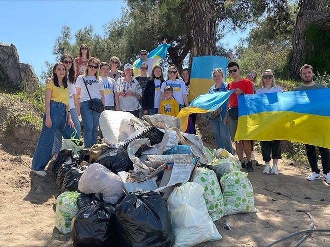 Antalya'ya Sığınan Ukraynalılardan Jest: Türk Halkına Teşekkür İçin Çöp Topladılar!