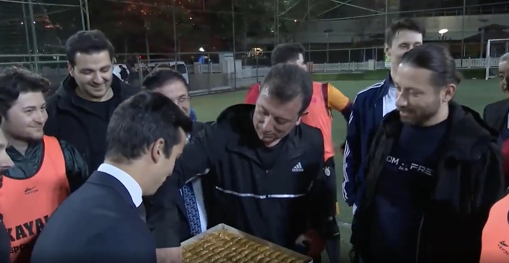 İstanbul Büyükşehir Belediye Başkanı Ekrem İmamoğlu Gençler ile Halı Saha Maçı Yapıp Baklava Yedi