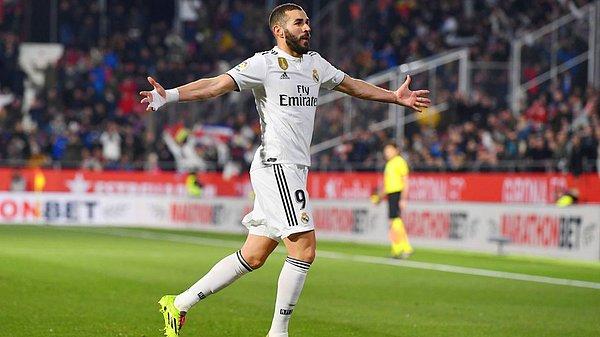 Real Madrid'le çok başarılı bir sezon geçiren, özellikle Şampiyonlar Ligi'nde attığı gollerle sezona damga vuran Karim Benzema, Fransa'da oldukça popüler.