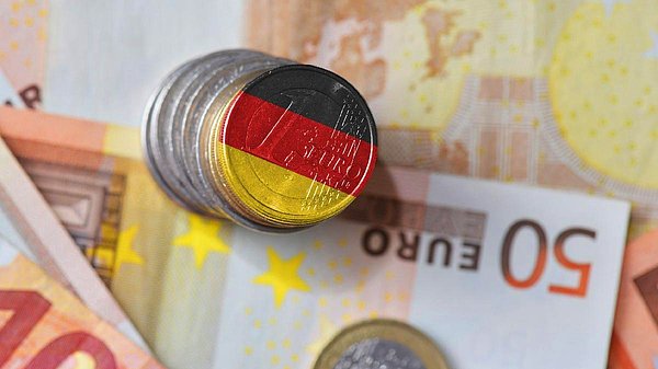 Almanya Federal İstatistik Dairesi'nin açıklamasına göre, mart ayında ülkede enflasyon oranı yüzde 7,3 oranında gerçekleşerek, son 40 yılın zirvesini gördü.