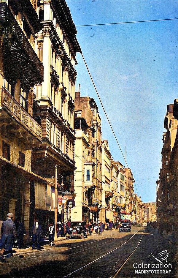 9. İstiklal Caddesi, İstanbul, 1932.