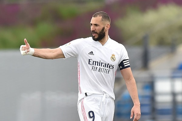 Benzema, bandajı taktığından bu yana birçok başarı elde edince de artık ameliyat için acele etmiyor.