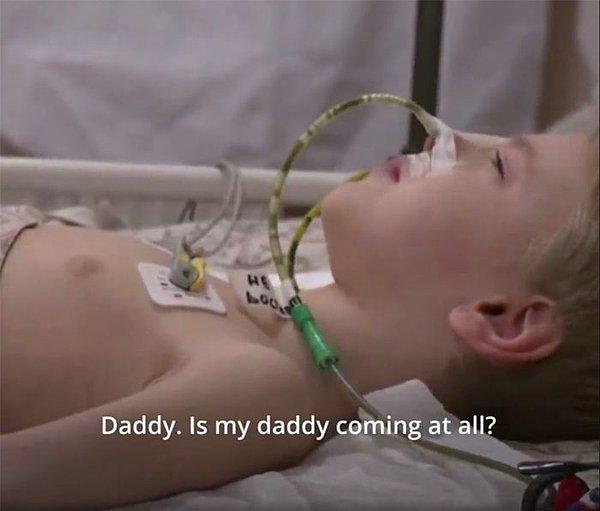 16. "Dima, Ukraynalı bir çocuk, hastane yatağından ağlayarak babasının nerede olduğunu soruyor...