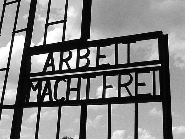 9. 'Arbeit macht frei' çoğu toplama kampının sloganıydı.