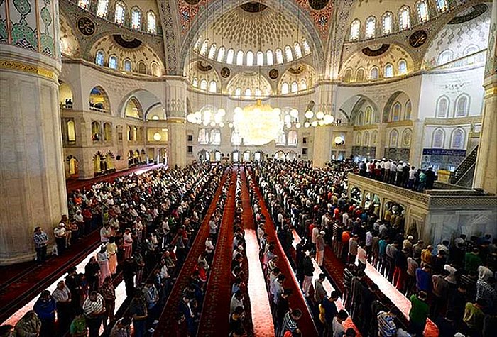 Cuma Namazı Saat Kaçta? İstanbul, Ankara ve İzmir Diyanet Namaz Vakitleri Belli Oldu