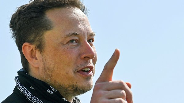 Geçen hafta 3 milyar dolara şirketin 9,2'sini alan Elon Musk, dün de ABD Menkul Kıymetler ve Borsa Komisyonu'na yaptığı başvuruyla Twitter'ın tamamı için 54,20 dolar ödemeyi teklif etmişti.