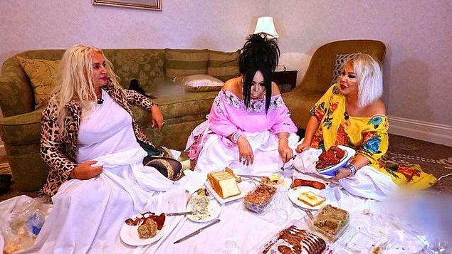 Hatırlarsanız Dünya Güzelleri programında, otel odasında ütüde sucuk bile yaptılar Safiş ve Banu ile.