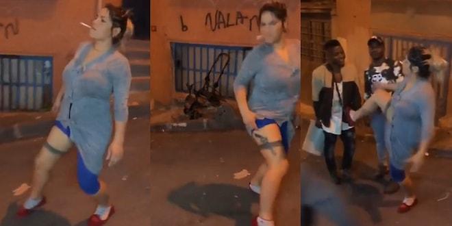 Ağzındaki Sigara, Bacağındaki Silah ve Bacak Bandı Dövmesiyle Bi' Acayip Figürler Yaparak Dans Eden Kadın