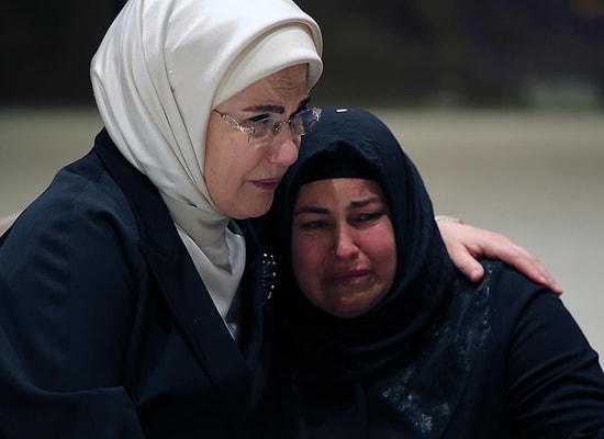 Emine Erdoğan: 'Kadına Kalkan Elleri Lanetlemeye Devam Edeceğiz'