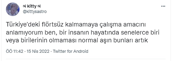 Sosyal medyada herkesin hayatına herkes karışabiliyor bildiğiniz gibi. Sosyal medya öncesi mahallede bu görevi üstlenen teyzeler vardı ama onlar artık torunlarına bakıyor. Böyle bir ortamda flört konusunda bu yorum olay oldu👇