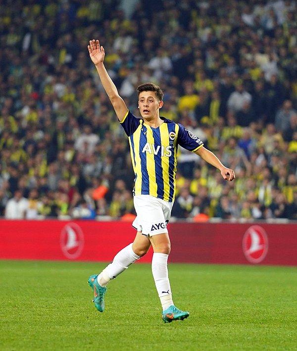 İspanyol kulübünden yapılan açıklamaya göre, 18 yaşındaki Arda Güler ile 6 yıllık sözleşme imzalandı ve bonuslarla beraber transfer için Fenerbahçe'ye 30 milyon Euro bonservis ödenecek!
