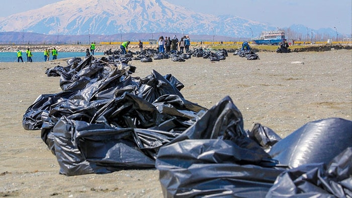 Van Gölü Sahilinden 45 Ton Çöp Toplandı