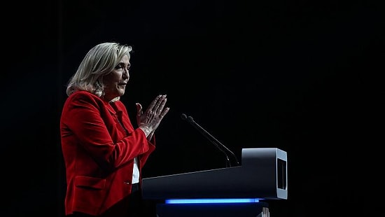 Seçim Öncesi Marine Le Pen'e Zimmetine Para Geçirme Suçlaması