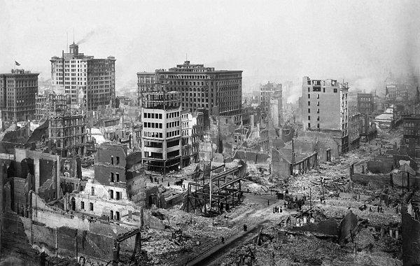 Bugün dünyada neler oldu? 1906'da gerçekleşen ve 50 saniye süren deprem San Fransisco'yu adeta yerle bir eder. Depremden hemen sonra yangınlar başlar, 28 bin bina yıkılır, yaklaşık 3 bin kişi ölür ve 100 bin kişi evsiz kalır.