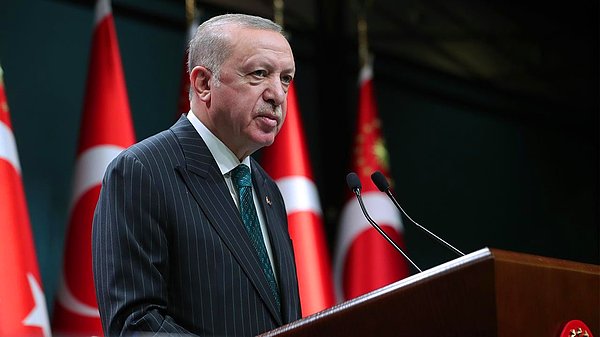 Cumhurbaşkanı Recep Tayyip Erdoğan, "Ekonomide hamd olsun üretim tarafında işler gayet iyi gidiyor. Enflasyonun da boynunu kırdığımızda artık hedeflerimize ulaşmamızın önünde hiçbir engel kalmayacaktır" dedi.