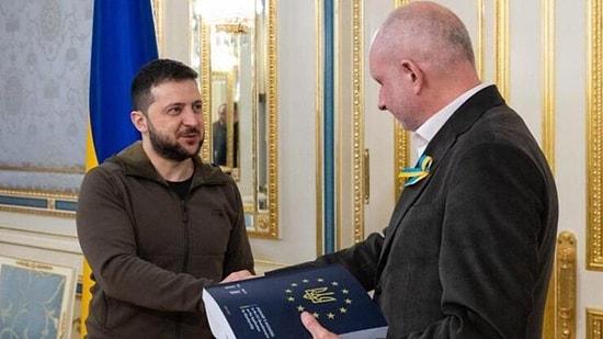 Savaşın Seyrini Değiştirecek Bir Hamle mi? Zelenskiy AB Belgelerini Teslim Etti