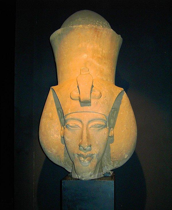 6. Nefertiti'nin kocası Akhenaten, interseks olarak doğmuştur.