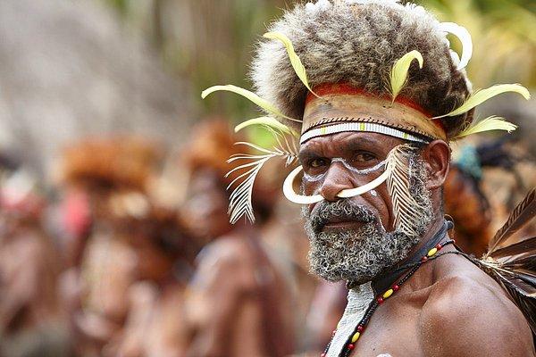 Batı Papua 250'den fazla kabileye ev sahipliği yapıyor ve her bir kabilenin kendine özgü bir dili ve geleneği var. Bu kabilelerden bir tanesi de Dani kabilesi.