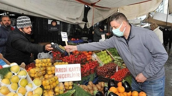 Pazarlarda Meyve Sebze Bile Artık Kredi Kartıyla