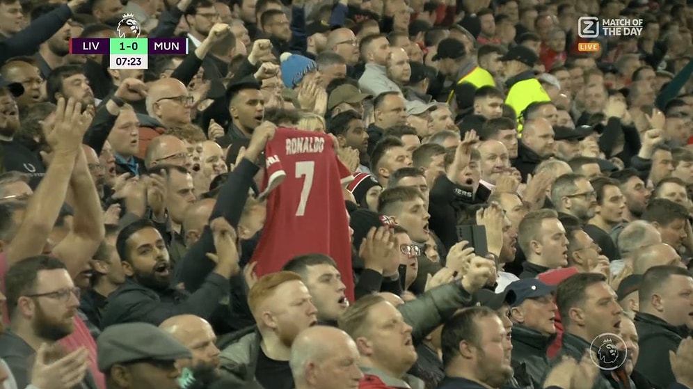 Liverpool Taraftarı Bebeğini Kaybeden Cristiano Ronaldo'ya 'You'll Never Walk Alone' ile Destek Oldu