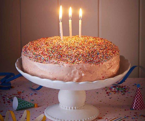 4. Venezuela'da doğum günü çocuğu pastasını keserken çığlık atmak zorundadır. Hatta bu çığlık kan donduracak kadar yüksek sesle atılmalıdır ki insanlar doğum günü çocuğuyla dalga geçmesin! Ayrıca doğum günü şarkıları da iki dakikadan uzundur...