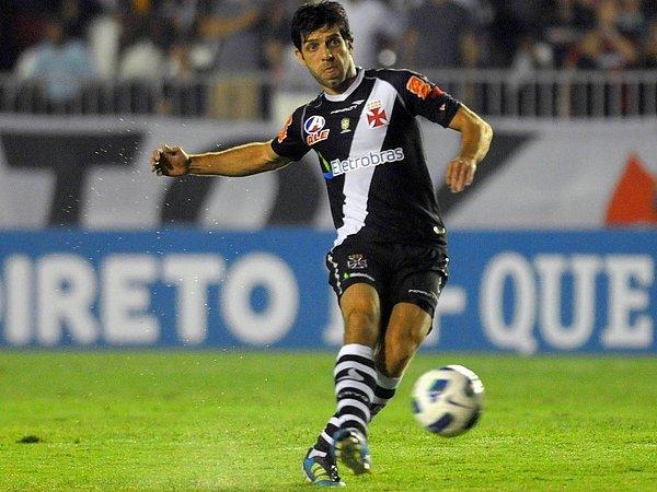 Vasco da Gama ile Libertadores Kupası şampiyonluğu yaşadı. Finale giden yolda yarı finalde attığı frikik golü ise muazzamdı.