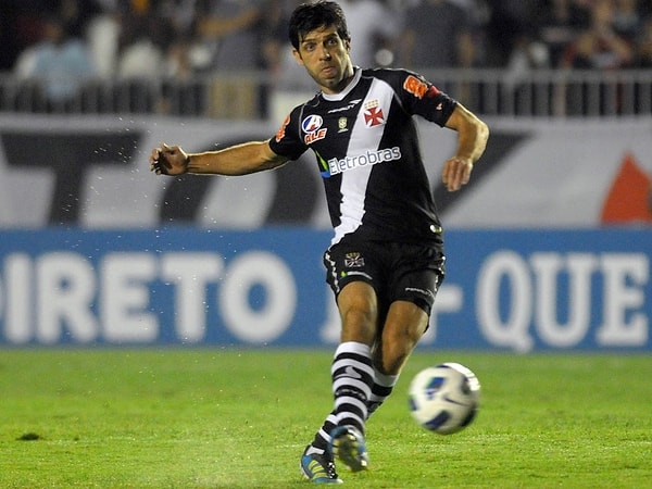 Vasco da Gama ile Libertadores Kupası şampiyonluğu yaşadı. Finale giden yolda yarı finalde attığı frikik golü ise muazzamdı.