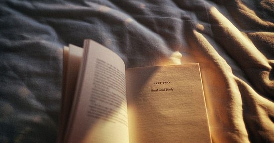 Keyifle Kitabınızı Okurken Fonda Çalarak Keyfinize Eşlik Edecek 12 Şarkı