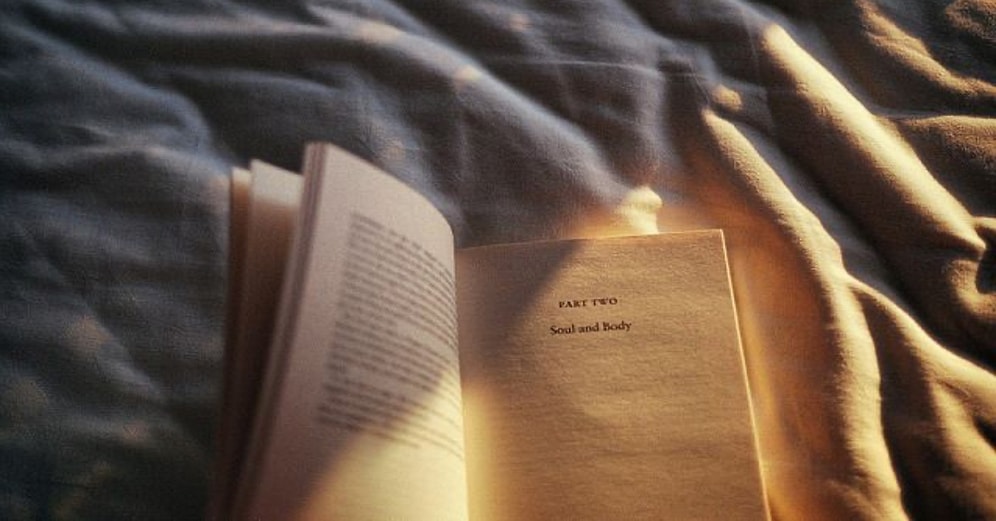 Keyifle Kitabınızı Okurken Fonda Çalarak Keyfinize Eşlik Edecek 12 Şarkı