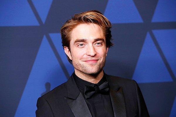 15. Robert Pattinson evinin önünde kamp kuran takıntılı hayranıyla baş etmek için bir gün onu yemeğe çıkarmıştı.