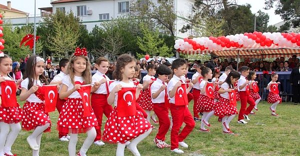 22 Nisan Cuma Okullar Yarım Gün mü, Tam Gün mü?