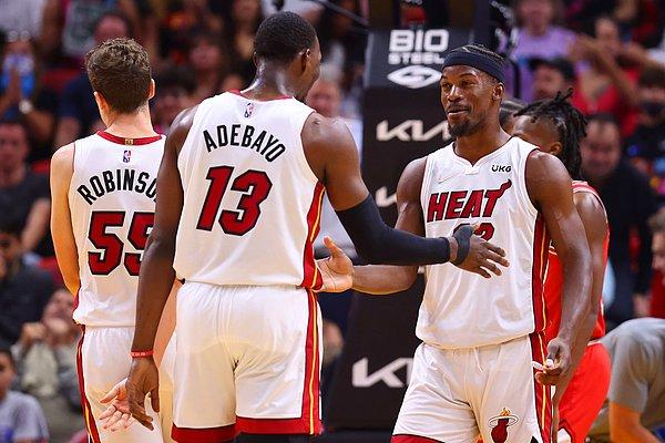 Normal sezonu doğu Konferansı lideri olarak tamamlayan Miami Heat, Atlanta Hawks'ı 115-105 ile geçerek seride durumu 2-0'a getirdi.