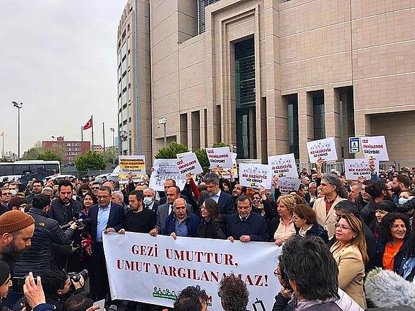 5. 17 sanıklı Gezi Parkı davasının bugünkü duruşmasında da karar çıkmadı. Bir sonraki duruşma 25 Nisan Pazartesi günü görülecek.