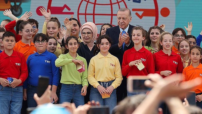 Erdoğan'dan Çocuklara Tavsiye: 'Yarın Yetki Sahibi Olduğunuzda Sakın Kirlenmeyin'