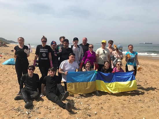 Ukraynalı Öğrenciler Sarıyer Sahilinde Çöp Topladı