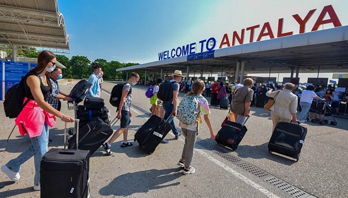 Antalya'ya Gelen Turist Sayısı 1 Milyonu Geçti