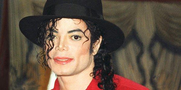 25 Haziran sabahı Michael Jackson'ın doktoru Conrad Murray, erken saatlerde yıldıza uyumasına yardımcı olmak için bir dizi ilaç verdi.