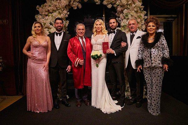 Vizede sıkıntı yaşayan ve İstanbul'da evlenen Seda Sayan ile Çağlar Ökten'in nikahından ilk görüntü de böyle geldi!