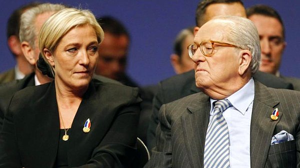 Babası Jean-Marie Le Pen, milliyetçi siyasi parti Ulusal Cephe'nin (Front National , FN) kurucusu ve onursal lideriydi.