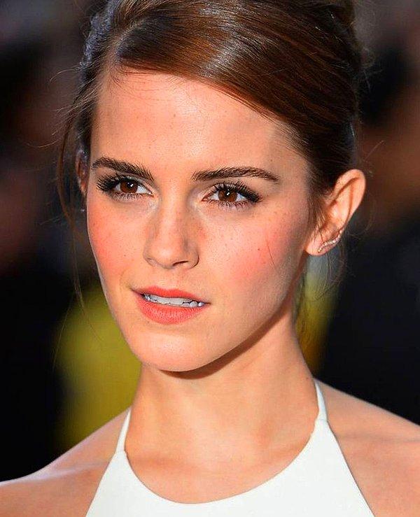 Emma Watson'ın da katıldığı hatta dizinin müziklerinin Oscar ödüllü Hans Zimmer’e emanet olacağı iddia edilmiş sonra bunların asılsız olduğu ortaya çıkmıştı. 😅