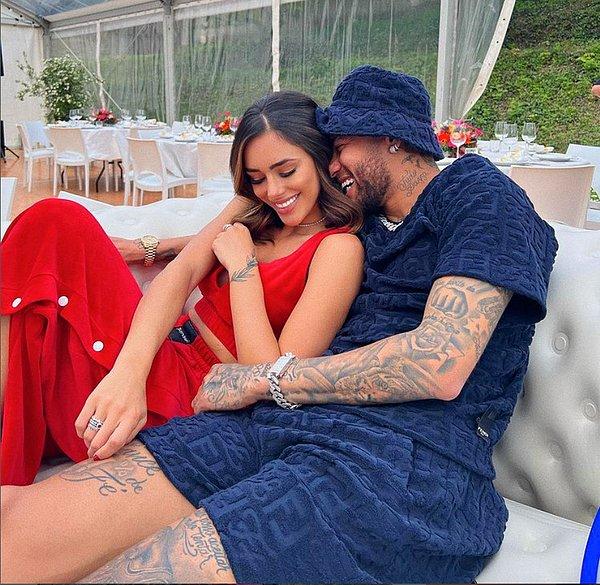 Brezilyalı influencer Bruna Biancardi, Instagram hesabından yaptığı paylaşımla Neymar ile olan aşklarını resmileştirdi.