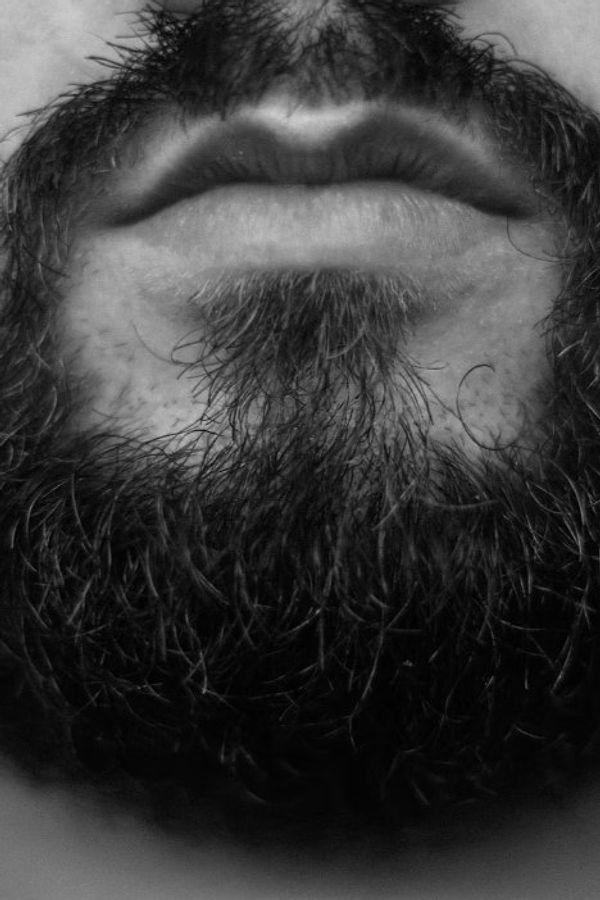 4. Erkeklerin sakalları 15 bin kadar folikül içerir: